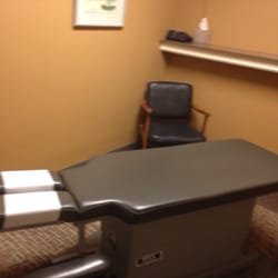 Army Trail Chiropractic - Chiropractic room