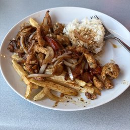 Lomito Saltado w/ Chicken Lomito Saltado w/ Chicken