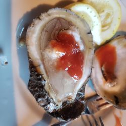 Southern Pearl Oyster House - CLOSED - Raw oysters