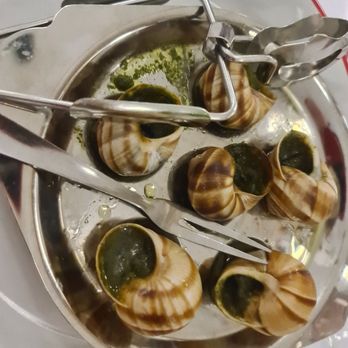 Bouillon Pigalle - Escargot (appetizer) - butter & salty just perfect. - French Near Me - Paris, 75 Bouillon Pigalle - Escargot (appetizer) - butter & salty just perfect. - French Near Me - Paris, 75