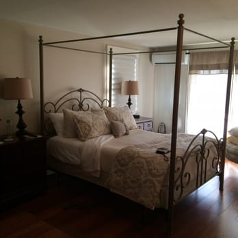 The White House Inn - Queen Bed - Hotels Near Me - Wilmington, Vermont The White House Inn - Queen Bed - Hotels Near Me - Wilmington, Vermont