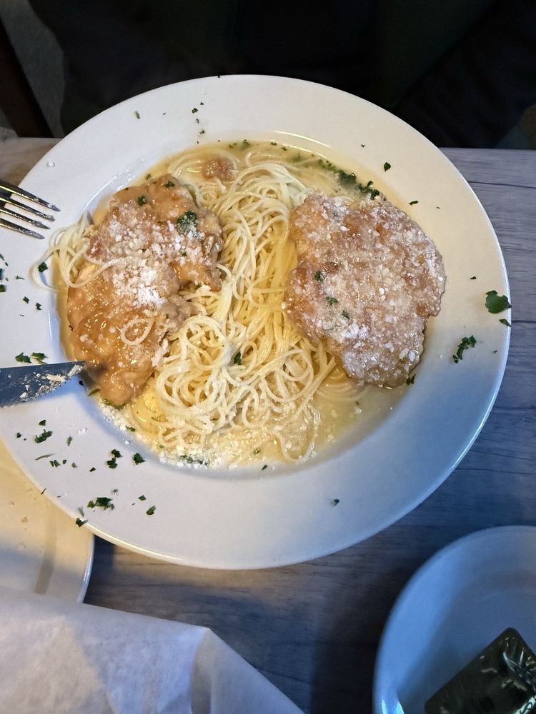 Perrones Italian Kitchen Logo