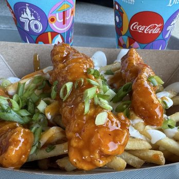 Flo's V8 Cafe - Mango habanero chicken and fries - Cafes Near Me - Anaheim, California