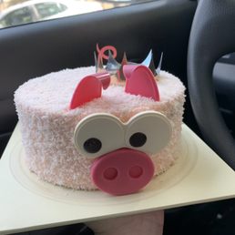 Piggy Cake ($28.99) Piggy Cake ($28.99)