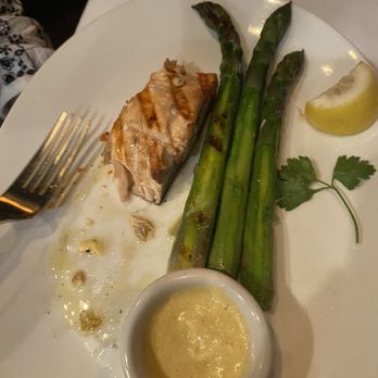 Toscano - Salmon with asparagus - Italian Near Me - Cambridge, Massachusetts Toscano - Salmon with asparagus - Italian Near Me - Cambridge, Massachusetts