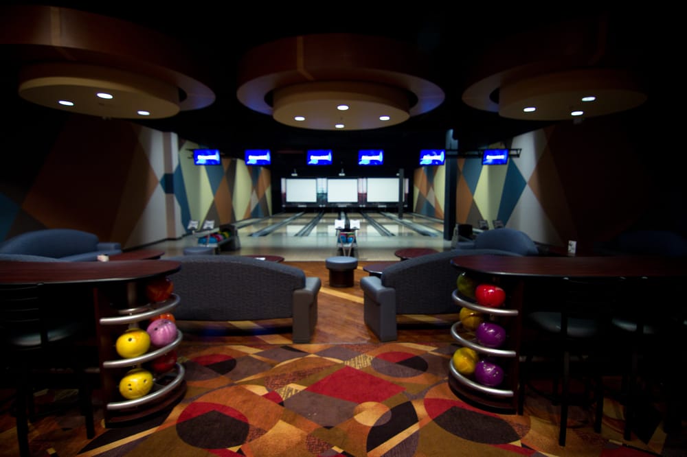 Champs Family Entertainment Centre Logo