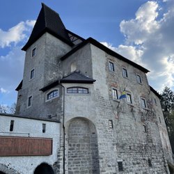 Hodovna Hrad Vildštejn - ... Blick auf die Burg ...