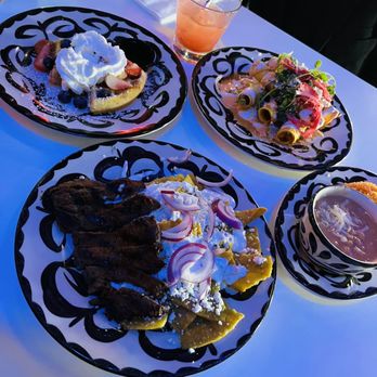 Kalaveras - Best chilaquiles and Taquitos.. best drinks ever .. I love coming here - Cocktail Bars Near Me - Hollywood, California