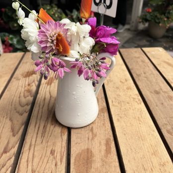 Flower House Cafe - New American Near Me - Langley, Washington