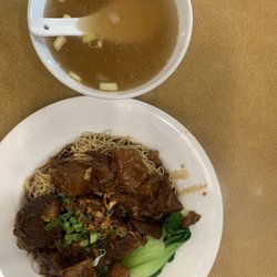 Famous Noodles & BBQ Cafe - Beef stew tossed egg noodles