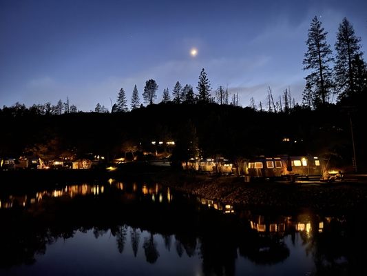 AutoCamp Yosemite by null