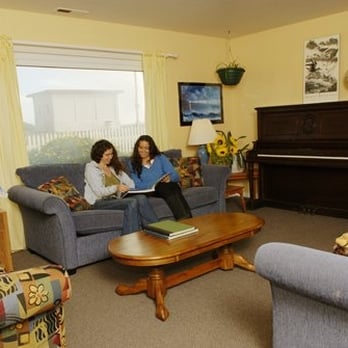 HI-Pigeon Point Lighthouse Hostel - Pigeon Point Pescadero Hostel - Common Rm - Hostels Near Me - Pescadero, California