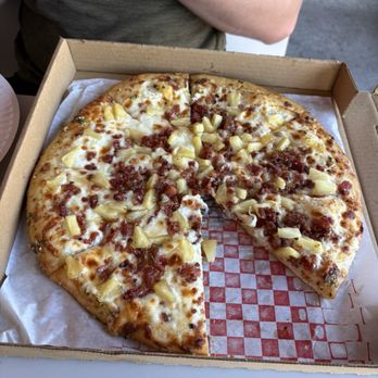 Louies Pizzeria - Medium piggie pie - Pizza Near Me - Layton, Utah Louies Pizzeria - Medium piggie pie - Pizza Near Me - Layton, Utah