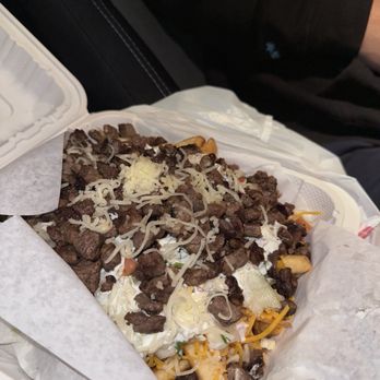 Sabrosada - Carne asada fries with cheese, beans, tomatoes , sour cream. And guacamole , can't tell but it was delicious! - Tacos Near Me - Fountain Valley, California