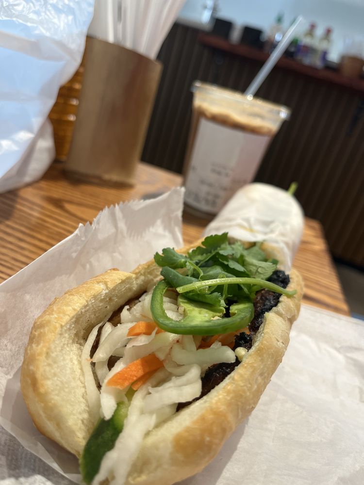 Le's Sandwiches & Cafe