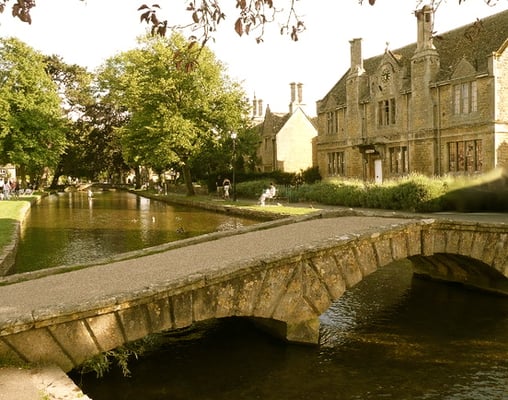 Bourton-on-the-Water by null