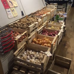 Lunzers Maß-Greißlerei - I'll take two potatoes, an onion and a handful of spinach, please!