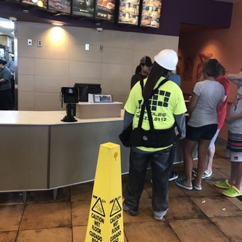 Taco Bell - Long line to order, always! - Fast Food Near Me - Miami, Florida