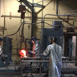 Valley Bronze of Oregon - Pouring bronze into the cast