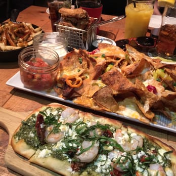 Good Co Bar - Kitsilano - Poutine, wings, nachos, and shrimp pizza~ - Bars Near Me - Vancouver, British Columbia