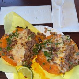 A sprinkle of meat on Birria tacos ordered A sprinkle of meat on Birria tacos ordered