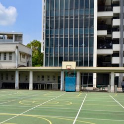 英皇佐治五世學校 - Senior quad