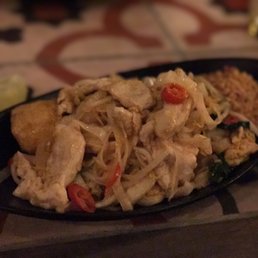 Chicken Pad Thai Noodles Chicken Pad Thai Noodles