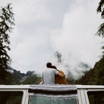 Landon + Loren - Volkswagen Vanagon Washington National Park Engagement Session - Wedding Planning Near Me Landon + Loren - Volkswagen Vanagon Washington National Park Engagement Session - Wedding Planning Near Me