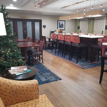 Hampton Inn Salt Lake City/Sandy - Breakfast area off lobby - Hotels Near Me - Sandy, Utah