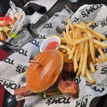 Tom's Watch Bar - Burger with bacon - Sports Bars Near Me - Houston, Texas