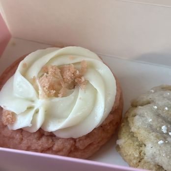 Crumbl - Downey - eyelash - Bakeries Near Me - Downey, California Crumbl - Downey - eyelash - Bakeries Near Me - Downey, California