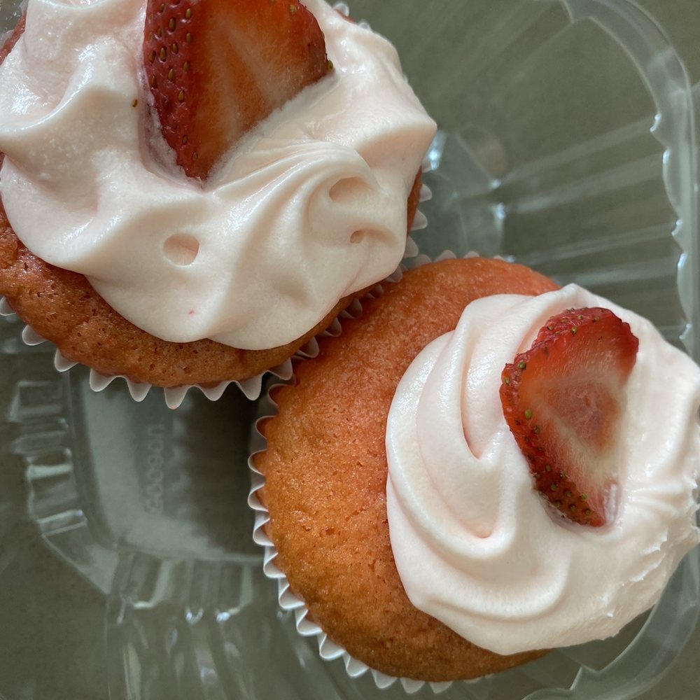 Fresh Catch - Strawberry cupcakes- amazing!!! Best I've had in my life! Not overly sweet and heavy - Hawaiian Near Me - Honolulu, Hawaii