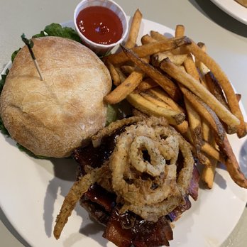 Sawtooth Brewery Public House - Bbq burger - Brewpubs Near Me - Ketchum, Idaho Sawtooth Brewery Public House - Bbq burger - Brewpubs Near Me - Ketchum, Idaho