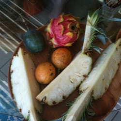Home Tours Hawaii - White pineapple, lilikoi and dragon fruit were our fruit demos on the tour!!