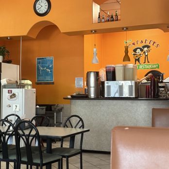 Los Compadres Mexican Restaurant - Basic, and priced right with quiet background music. - Mexican Near Me - Houston, Texas Los Compadres Mexican Restaurant - Basic, and priced right with quiet background music. - Mexican Near Me - Houston, Texas