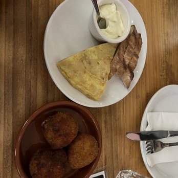 Destapas - Tortilla español and croquettes - Spanish Near Me - San Francisco, California Destapas - Tortilla español and croquettes - Spanish Near Me - San Francisco, California