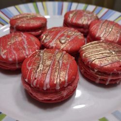 House of Crazy Cakes - Tasty raspberry macaroons