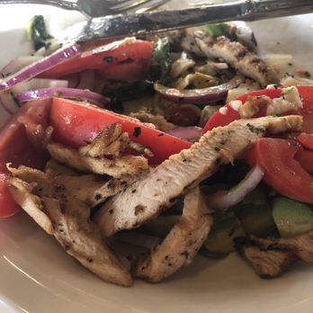Il Porto - Insalata di Pomodoro with chicken - Pizza Near Me - Brooklyn, New York Il Porto - Insalata di Pomodoro with chicken - Pizza Near Me - Brooklyn, New York