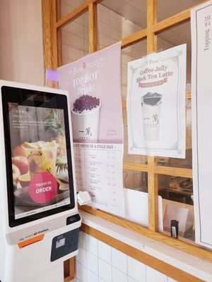 Yi Fang Taiwan Fruit Tea by null
