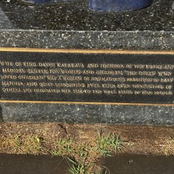 Queen Kapi'olani Statue