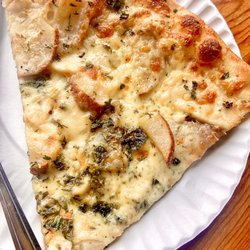 OTTO - Seasonal pizza: Chicken, Pear, Fontina