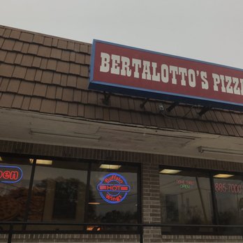 Bertalotto's Pizza - the front of the restaurant - Pizza Near Me - Sealy, Texas