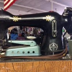 Nazarene Thrift Store - Working vintage sewing machine