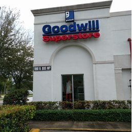 It's a SUPERSTORE! It's a SUPERSTORE!