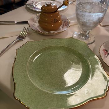 Queen Mary Tea Room - Place setting - Desserts Near Me - Seattle, Washington Queen Mary Tea Room - Place setting - Desserts Near Me - Seattle, Washington