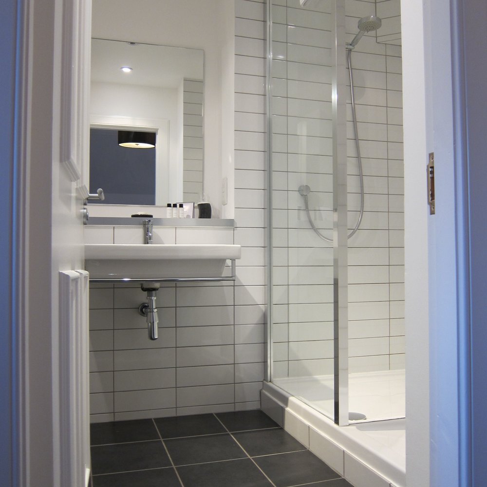 94DR - Modern bathroom - Bed & Breakfast Near Me - Edinburgh, EDH