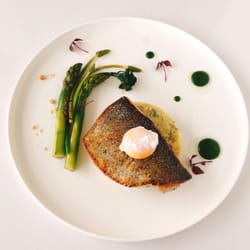 Uppetite - Wilde zeebaars - geprakte krieltjes - groene asperges - gepocheerd ei - groene kruidencoulis @ www.uppetite.be