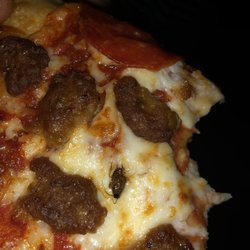 Pizza Hut - Roach in pizza