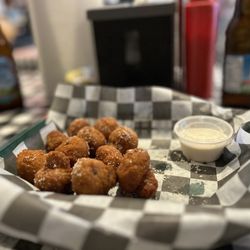 Freddie's Restaurant - 11 fried mushrooms for over 9 dollars...