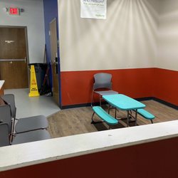 Post Road Laundry - TV area
